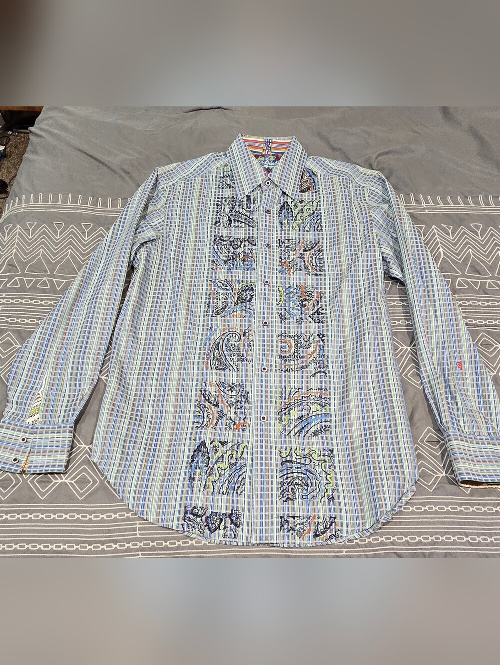 Robert Graham Multi Colored Paisley Embroidered Center Button Down Shirt Size M